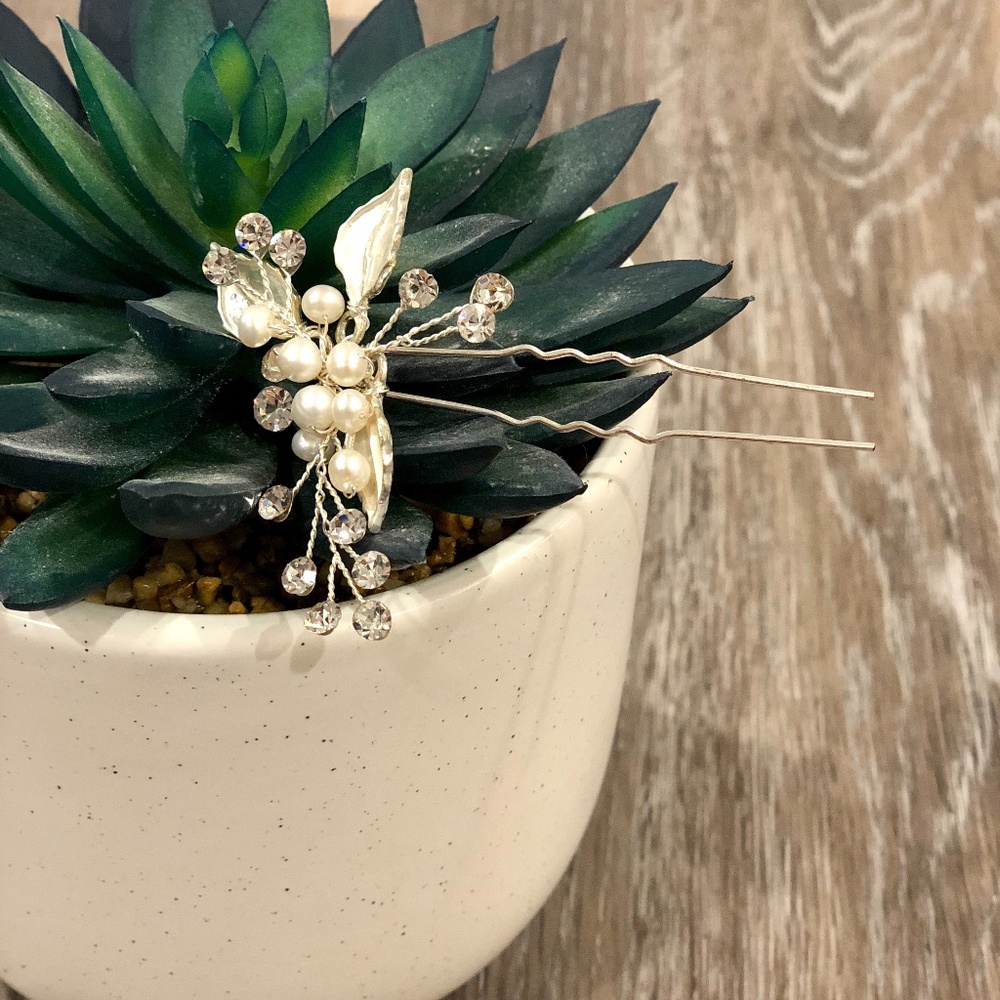 Mariell Bridal Hair Pin (pearl / crystal)
